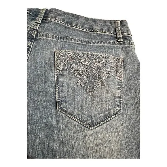 Gloria Vanderbilt Aiden Missy 6 Light Wash Denim Shorts - Picture 2 of 9